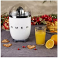 Miniatyrbillede 5 af 5: Citruspresser - SMEG - CJF11WHEU - 70 Watt - Rustfrit stål - Drypfri Blank krom