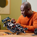 Pikkukuva 4 / 6: LEGO Technic 42171 Mercedes-AMG F1 W14 E Performance, kopio, työpöydän koristelu