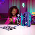 Miniatyrbillede 2 af 6: MONSTER HIGH Kasse Monstrøse Hemmeligheder Havegåder Twyla - Monster High - HYT74 Flerfärgad
