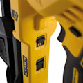 Pikkukuva 3 / 6: DEWALT DCN890P2 langaton viimeistelynaulain - 18V 2 x 5 Ah Li-Ion betoni ja teräs