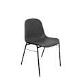 Miniatyrbillede 3 af 4: Pakke med 4 ergonomiske, stabelbare, sorte stole med en grå PVC-sæde og -ryg fra PIQUERAS Y CRESPO.