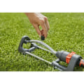 Miniatyrbillede 3 af 5: Aqua S oscillerende sprinkler - GARDENA - Overfladeareal 220m² - Rækkevidde max 17m - UV- og frostbestandig - 5 års garanti Grå och orange