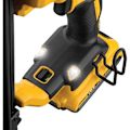 Pikkukuva 4 / 6: 18V langattomasti toimiva viimeistelynaulain 18Ga - DEWALT DCN680D2 - 2 kpl 2Ah akkua