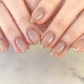 Miniatyrbilde 1 av 5: 24 stk korte falske negler, runde blanke trykk på negler franske tips gull glitter akryl falske negler, gjenbrukbare kunstige full deksel stikk på negler