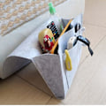 Miniatyrbilde 2 av 5: Oppbevaringspose i filt til seng/sofa, lysegrå