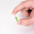 Miniatyrbillede 4 af 5: Farvede trykknapper - 100 tegnestifter med opbevaringsboks, trykknapper til kork, opslagstavler og opslagstavler - kortnåle