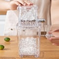 Miniatyrbilde 2 av 5: Manuell isknuser - Rotasjonsisknuser for cocktails, slush-maskin, isbitknuser, knust smoothie, isknusermaskin for hjemmet, 1,25 l (gjennomsiktig)