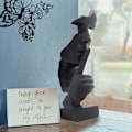 Miniatyrbillede 2 af 5: Stilhed er guld tænker statue abstrakt kunst harpiks figur sort