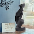 Miniatyrbillede 2 af 5: Stilhed er guld tænker statue abstrakt kunst harpiks figur sort
