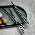 Miniatyrbild 4 av 5: 5 par återanvändbara sushipinnar i legering med halkfritt grepp