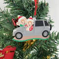 Rolig julgransdekoration Jultomtar åker bil julklapp 2 boys