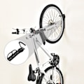 Miniatyrbild 3 av 5: Cykelställ Väggmonterade Cykelhållare Vertikal Cykelförvaring Hängande Krokar för Hem Inomhus Utomhusbruk