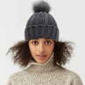 Miniatyrbillede 3 af 4: Strikket hue til kvinder med satinfor - Skilue til kvinder - Slouchy vinterhue til piger
