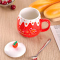 Miniatyrbillede 2 af 5: Kaffekop til kvinder, Jordbær Koreansk Dejlig Studenter Keramisk Morgenmadskop med Låg og Ske – 500ml/17oz