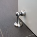 Miniatyrbilde 2 av 5: MS011 Magnetisk dørstopper i rustfritt stål - Dørstopper med gulv- og veggmonteringsutstyr - Magnetisk dørblokk - 4,9 x 5,8 x 8,3 cm