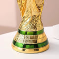 Miniatyrbild 3 av 4: 2022 års VM-replikat i displayfodral, hartskulptur,