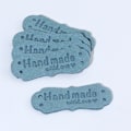Miniatyrbild 4 av 5: 100 st färgglada etiketter handgjorda kärlek två hål präglad mocka