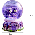 Pikkukuva 3 / 4: Lumipallo soittorasia Kristallipallo Lumipallo soittorasia LED-valo Violetti karhu Kristallipallo hartsipohjalla Lahja rakastajalle Keskiviikko