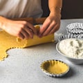 Pikkukuva 7 / 7: 20 kpl Cupcake-muotteja, 9,6 cm ruostumattomasta teräksestä valmistettuja mini piirakka- ja tortlettivuokia, cupcake-kakku- ja muffinssimuottilevy leivontatyökalut{sl}