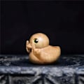 Miniatyrbillede 4 af 5: Sjov Resin And Statue med Langfinger, Unikke Ande Figurer med Langfinger Prank, Mini Ande Dekoration til Hjemme Bil Kontor Skrivebord L