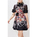 Pikkukuva 1 / 5: LUMINOSITY LIFTOFF FLOWER MINI Mekko Naisten Mekko Muoti Temperamentti Pystykaulus Loma Retro A-linjainen Painettu Lyhyt Mekko Black XL