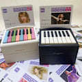 Pikkukuva 3 / 5: Taylor Piano -kalenteri 2024, Swift Piano -kalenteri 2025, Piano -kalenteri 2025 Swift, 2024 Swift Piano -kalenteri White