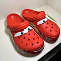 Pikkukuva 2 / 4: Crocs Lightning McQueen - Lightning McQueenin ulkotossut, liukumattomat ranta-arkitossut, hengittävät sandaalit