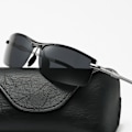 Pikkukuva 4 / 5: Valokromaattiset aurinkolasit miehille Ultralight silmäsuoja black frame black gray film