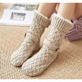 Miniatyrbillede 1 af 5: Søde og varme sokker med knap og antislip - FLUFFIGE - One Size BEIGE