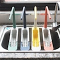 Miniatyrbilde 2 av 6: Teleskopisk oppvaskstativ for benkeplate red