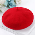 Pikkukuva 1 / 10: Punainen baskeri red