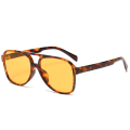 Pikkukuva 3 / 4: Retro vintage 70-luvun Aviator Polarisoivat Aurinkolasit Kaksinkertainen Silta Kevyt Kehys Miehille Ja Naisille (Musta/Keltainen) Punainen red