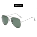Pikkukuva 1 / 4: Klassinen polarisoidit aurinkolasit Trendikäs värifilm aurinkolasit Unisex Aviator aurinkolasit Hopeakorinen tummanvihreä kappale PG3026 Silver frame dark green piece