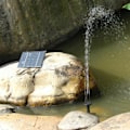Miniatyrbilde 6 av 7: Solcelledrevet vannpumpe for fontene