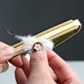 Miniatyrbillede 2 af 3: Genanvendelig fnugfjerner med træhåndtag - Tøjplejerulle