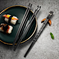 Miniatyrbilde 3 av 5: 5 par halkfrie gjenbrukbare sushi spisepinner i legeringsgravering