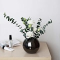 Miniatyrbillede 5 af 5: Sfærisk rustfrit stål vase - Perfekt til blomster og planter