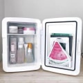 Miniatyrbild 5 av 5: 4L Mini Resekyl Bil Kylskåp Bärbar Frys Värmare Kylare Camping Pink