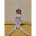 Miniatyrbillede 3 af 3: Elfdockan Julepynt Børnegave Overraskelse Plysjlegetøj Ferie Reindeer Elves Rosa Røde Farver_a White boy