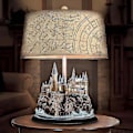 Miniatyrbilde 3 av 4: Bradford Exchange Harry Potter Hogwarts Slott Lysende Skulptur Bordslampe