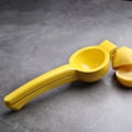 Miniatyrbilde 1 av 3: To-i-ett manuell juicer/1 stk/gul/liten
