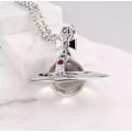 Miniatyrbilde 3 av 6: Vivienne Westwood Saturn UFO-anheng sliver