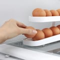 Miniatyrbillede 2 af 6: Rullende æg dispenser køleskab arrangører beholder opbevaringsboks automatisk glidende spiral æg holder hjem køkken gadgets White