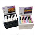 Miniatyrbilde 3 av 4: 2025 Taylor Swift Crossover Piano-kalender Skrivebords-kalender Miniatyrpiano Musikknoter Prydnader (Hvit)