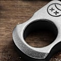 Miniatyrbild 2 av 3: Utomhus Knuckle Survival Escape Tool Stålring Portabel Breaker