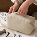 Miniatyrbilde 1 av 6: Sminkeveske / Toalettsak / Sminkeoppbevaring - Veske for Sminke beige 250
