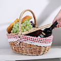 Miniatyrbillede 4 af 5: Lantlig flettet picnic kurv med låg og håndtag og foder til picnic, fester og grill