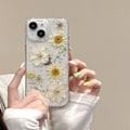 Miniatyrbild 3 av 4: Transparent mobilskal för iPhone 16 Pro med pressade äkta blommor, Glittrande söt vit blommig design, Tunt mjukt TPU-skydd
