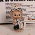 Miniatyrbild 4 av 4: Het Original 17cm Labubu Dockkläder Hjärta Macaron Baby Hänge Kläder Emalj Ansikte Kläder Tecknad Ersättning Dekoration Presenter D vit Endast klä...