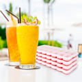 Miniatyrbilde 5 av 5: 4 isbitbrett for fryser med lokk, superenkel utløsning stabelbar for drinker og cocktails. (Rød)